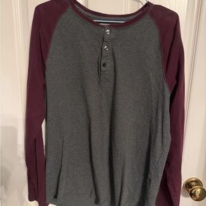Amazon Essentials Slim Henley in Charcoal with Burgundy Trim, Men’s M